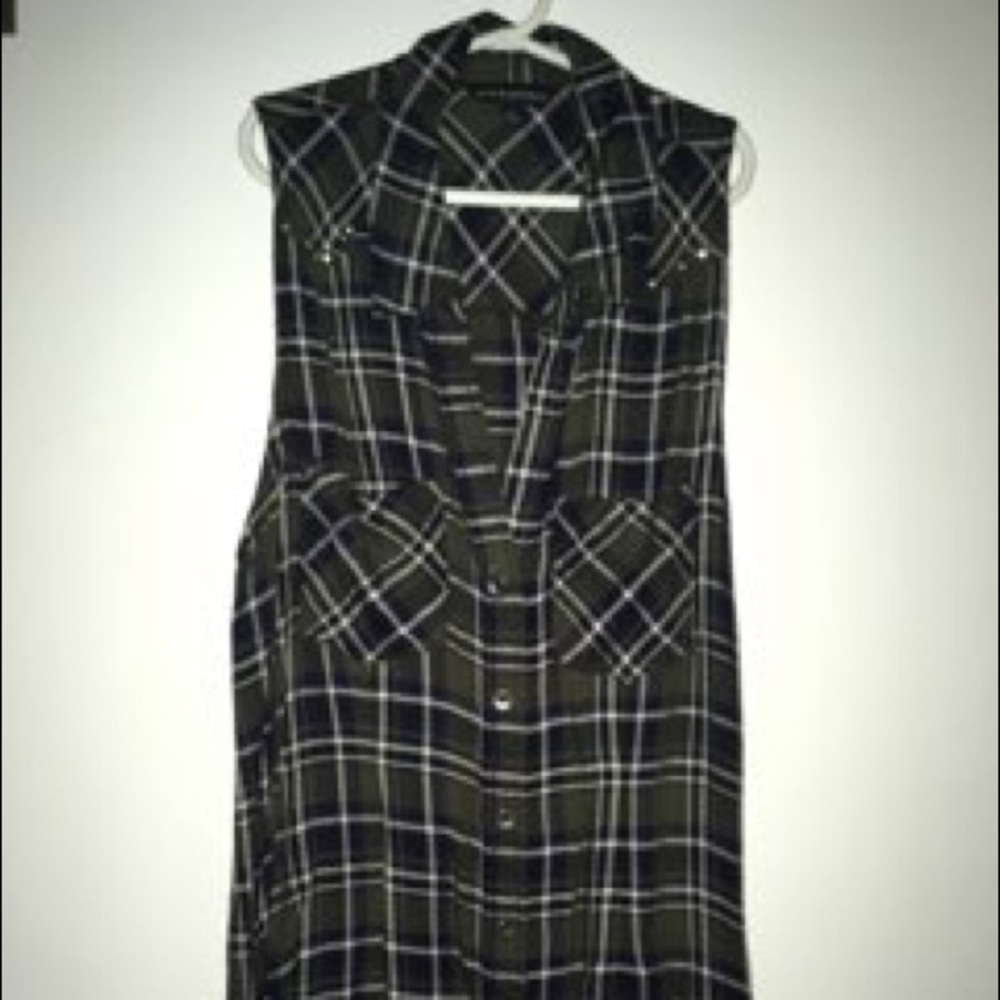 Sleeveless shirt